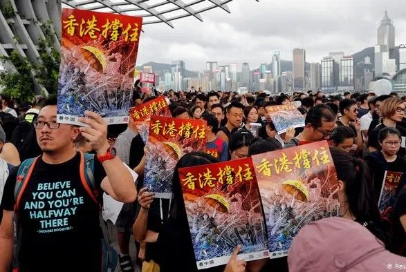 Протести в Гонконгу: поліцейські заарештували малолітню дитину