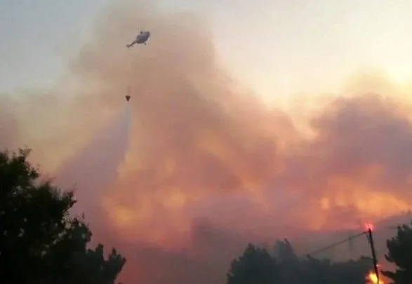 В Греции из-за пожаров эвакуировали сотни туристов