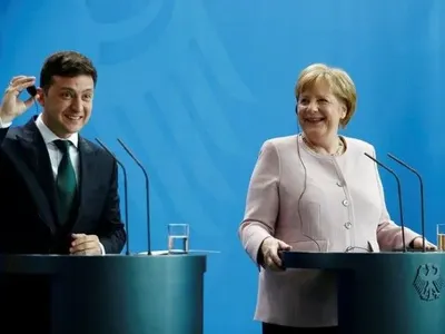 Меркель розповіла Зеленському подробиці щодо обговорення України на саміті G7