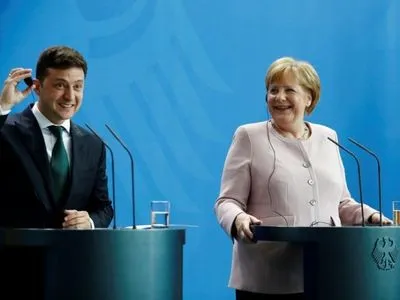 Меркель рассказала Зеленскому подробности обсуждения по Украине на саммите G7