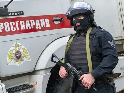 Власти в аннексированном Крыму просят у премьера РФ Медведева обеспечить охрану школ бойцами Росгвардии