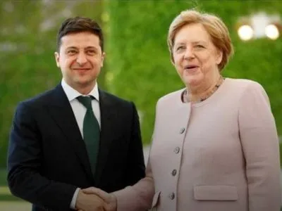 Сталі відомі подробиці телефонної розмови Меркель та Зеленського