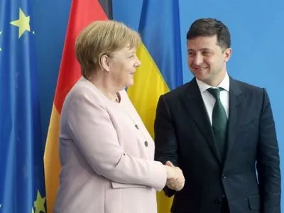 Зеленский и Меркель провели телефонный разговор — посол