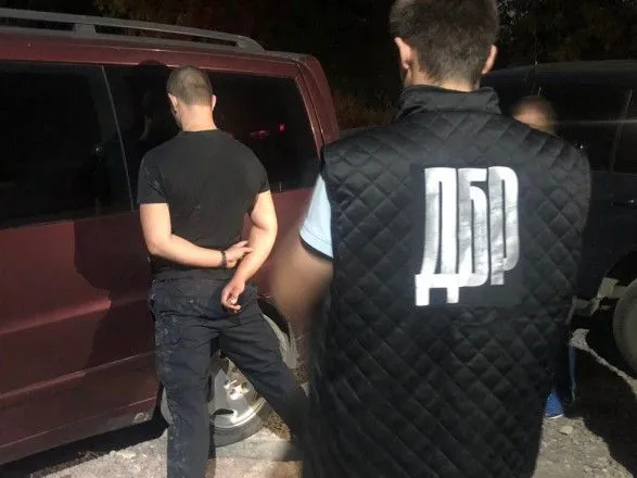 На Буковині затримали поліцейського за збут наркотиків