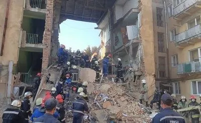 Під завалами обваленої будівлі в Дрогобичі виявлено 8 загиблих, з них одна дитина - ДСНС