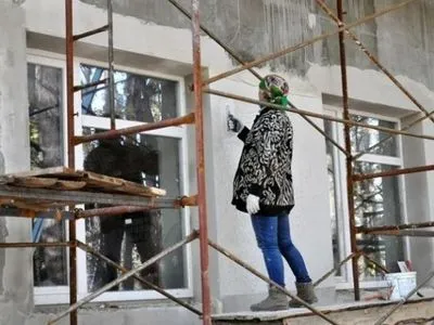 Керівників комунального підприємства запідозрили у розтраті виділених на ремонт школи 1,2 млн грн