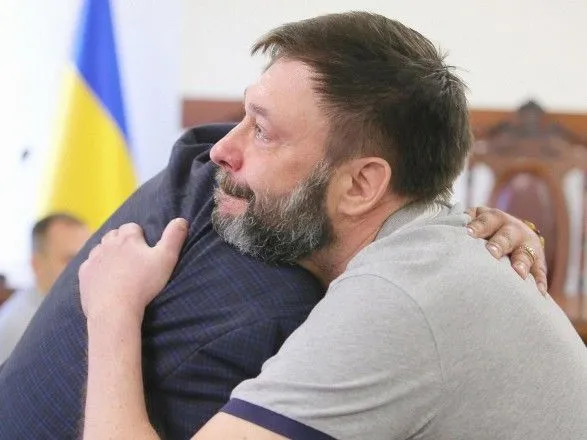 vishinskiy-perebuvaye-v-ukrayini-advokat