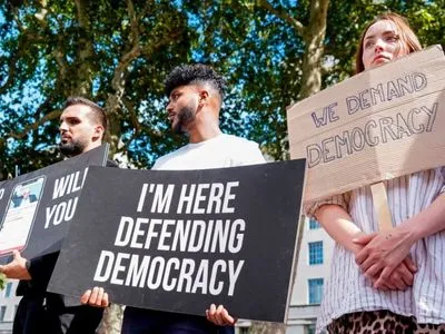 В Великобритании прошли протесты из-за остановки работы парламента