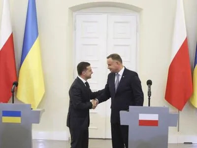 Украина будет улучшать работу пунктов пропуска на границе с Польшей - Президент