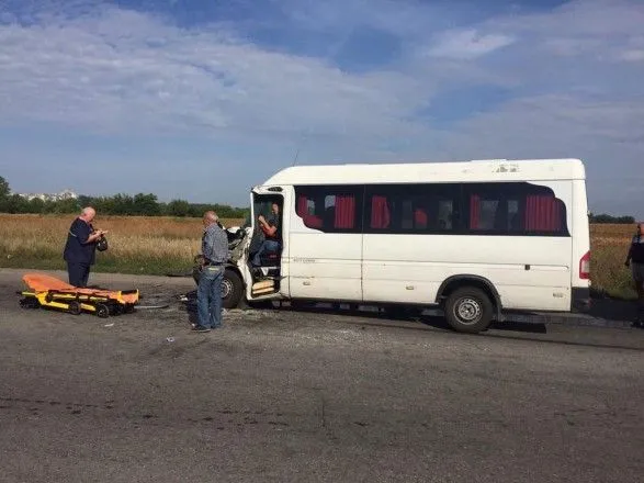 ДСНС: у ДТП з маршруткою на Дніпропетровщині постраждали 10 людей