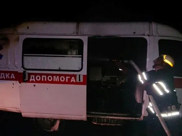 Автомобиль "скорой" в Днепропетровской области загорелся на ходу