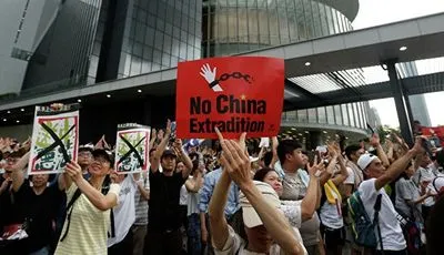 МИД Китая выразил протест Белому дому за сочувствие "радикальным активистам" в Гонконге