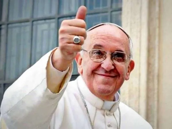 Папа Римский застрял в лифте на 25 минут