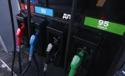 Украинцы призвали Зеленского уменьшить стоимость бензина до 20 гривен
