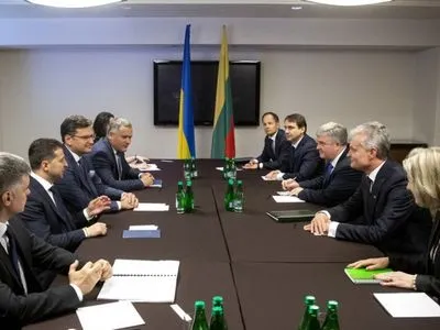 Зеленский обсудил с президентом Литвы движение Украины в ЕС