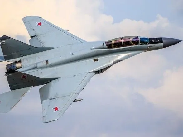 Российский МиГ-35 потерял часть крыла во время полета на авиашоу