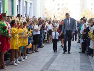 Кличко открыл самую большую и самую современную школу в Украине