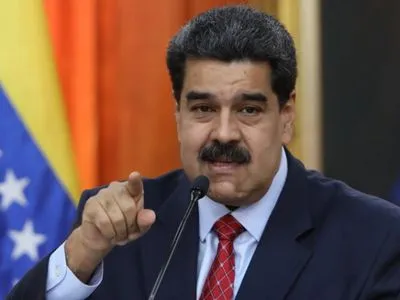 Мадуро объявил о проведении военных учений на границе с Колумбией