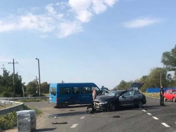 В Одесской области столкнулись легковушка и микроавтобус, травмированы трое взрослых и двое детей
