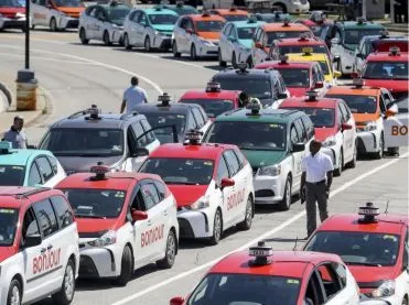 В Канаде бастуют таксисты из-за реформы транспортной отрасли