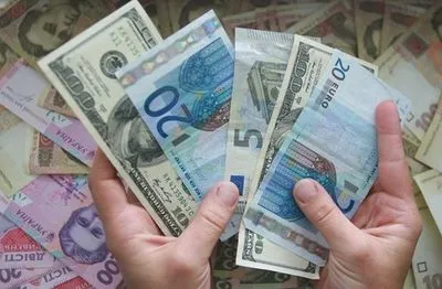 Заробітчани з початку року перерахували в Україну понад 100 млрд грн