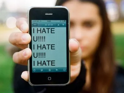 Майже третина школярів в Україні ставали жертвами онлайн-булінгу
