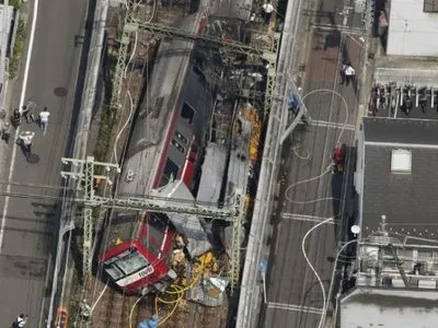 В Японії потяг зійшов з рейок після зіткнення з вантажівкою