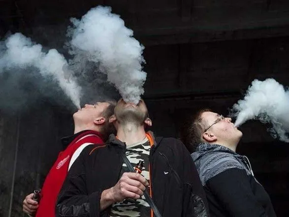 Влада США підтвердили смерть п'яти осіб від захворювань, викликаних курінням вейпа