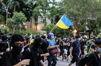В результате столкновений с полицией в Гонконге пострадали 19 человек