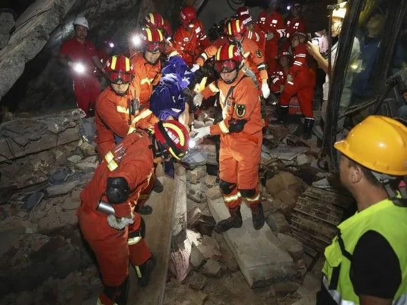 Щонайменше одна людина загинула та 29 поранені під час землетрусу в Китаї