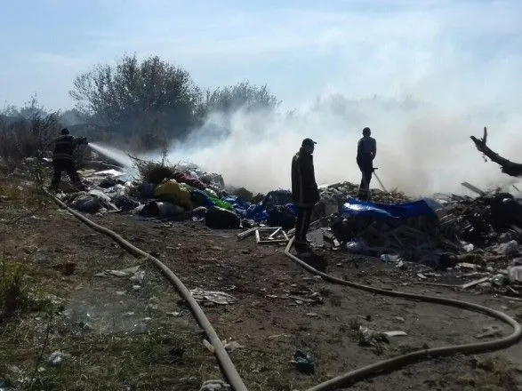 В Киевской области горят две свалки