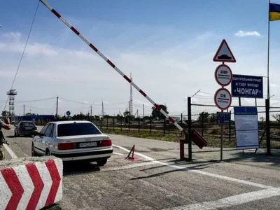 В августе административную границу с АР Крым пересекли более 400 тысяч человек