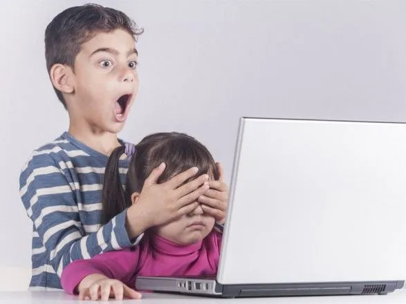 Порнографию в интернете просматривают 22% украинских детей в возрасте до 10 лет