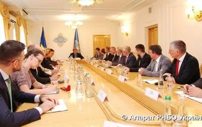 Данилюк обсудил реформу СБУ со стратегическими советниками высокого уровня