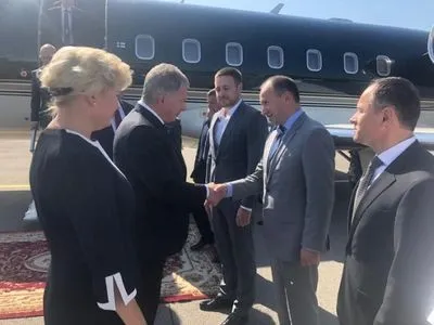 Президента Фінляндії зустріли в Україні хлібом-сіллю