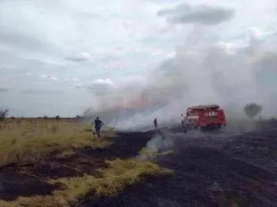 На Дніпропетровщині за добу сталося 3 загоряння сухостою на полях