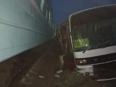 Автобус і поїзд зіштовхнулись у Казахстані, є жертви