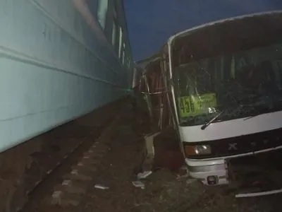 Автобус и поезд столкнулись в Казахстане, есть жертвы