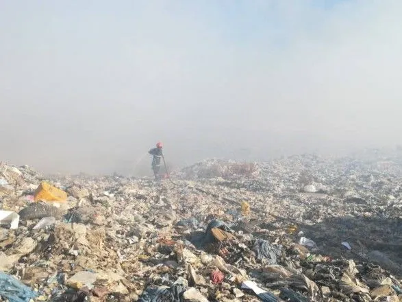 Під Миколаєвом сталася масштабна пожежа на сміттєзвалищі