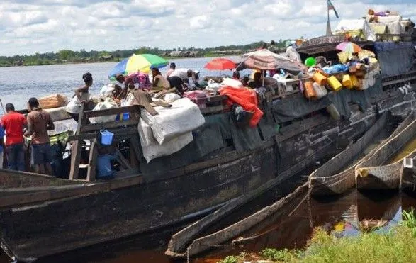 Китобойное судно затонуло в реке Конго: без вести пропали более 30 человек