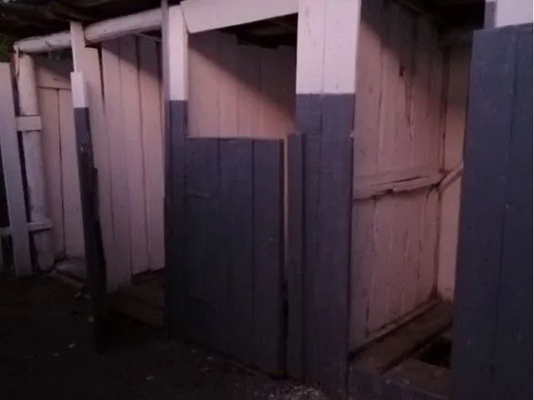 На Закарпатье местные власти уверяют, что первоклассник не проваливался в школьный туалет