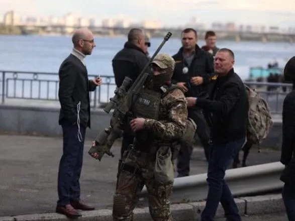 У МВС розповіли подробиці спецоперації по знешкодженню мінера мосту Метро у Києві