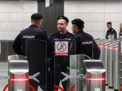 СМИ: при попытке задержания полицейского в Москве за взятку, тот открыл огонь - и убил двух патрульных