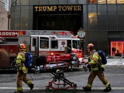 Автомобіль протаранив вхід у вежу Trump Plaza в США