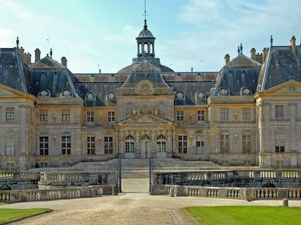 Грабители вынесли из дворца во Франции драгоценностей и денег на 2 млн евро