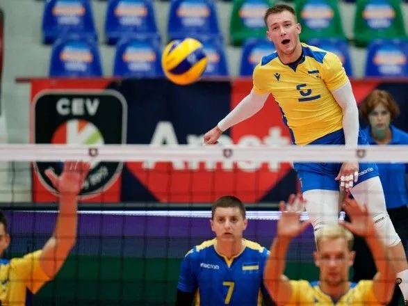 Волейбольная сборная Украины досрочно вышла в плей-офф ЧЕ