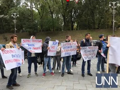 Под Кабмином собрались студенты Одесского медуниверситета