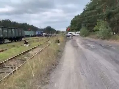 У Львівській області поліція погрожує застосувати силу проти людей, які блокують вагони з вугіллям