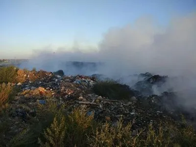 В Николаевской области полсуток тушили пожар на свалке