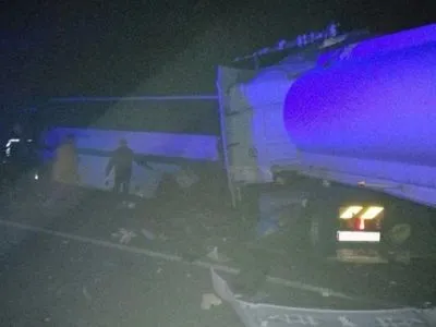 На Житомирщині внаслідок зіткнення вантажівки і автобуса загинули 9 осіб